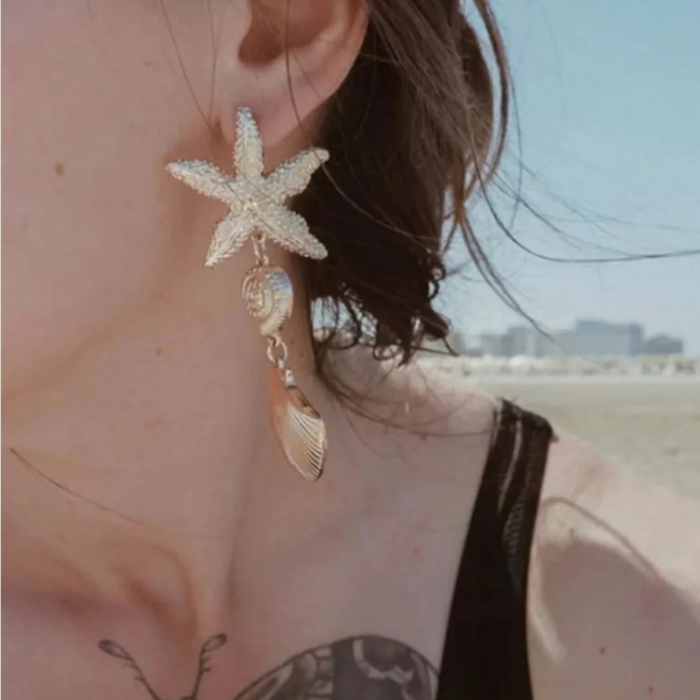 Starfish and Shell Conch Mismatch Gold Earrings